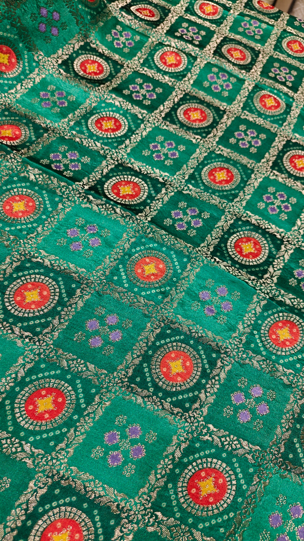 Gaji Silk Embroidery(1585)